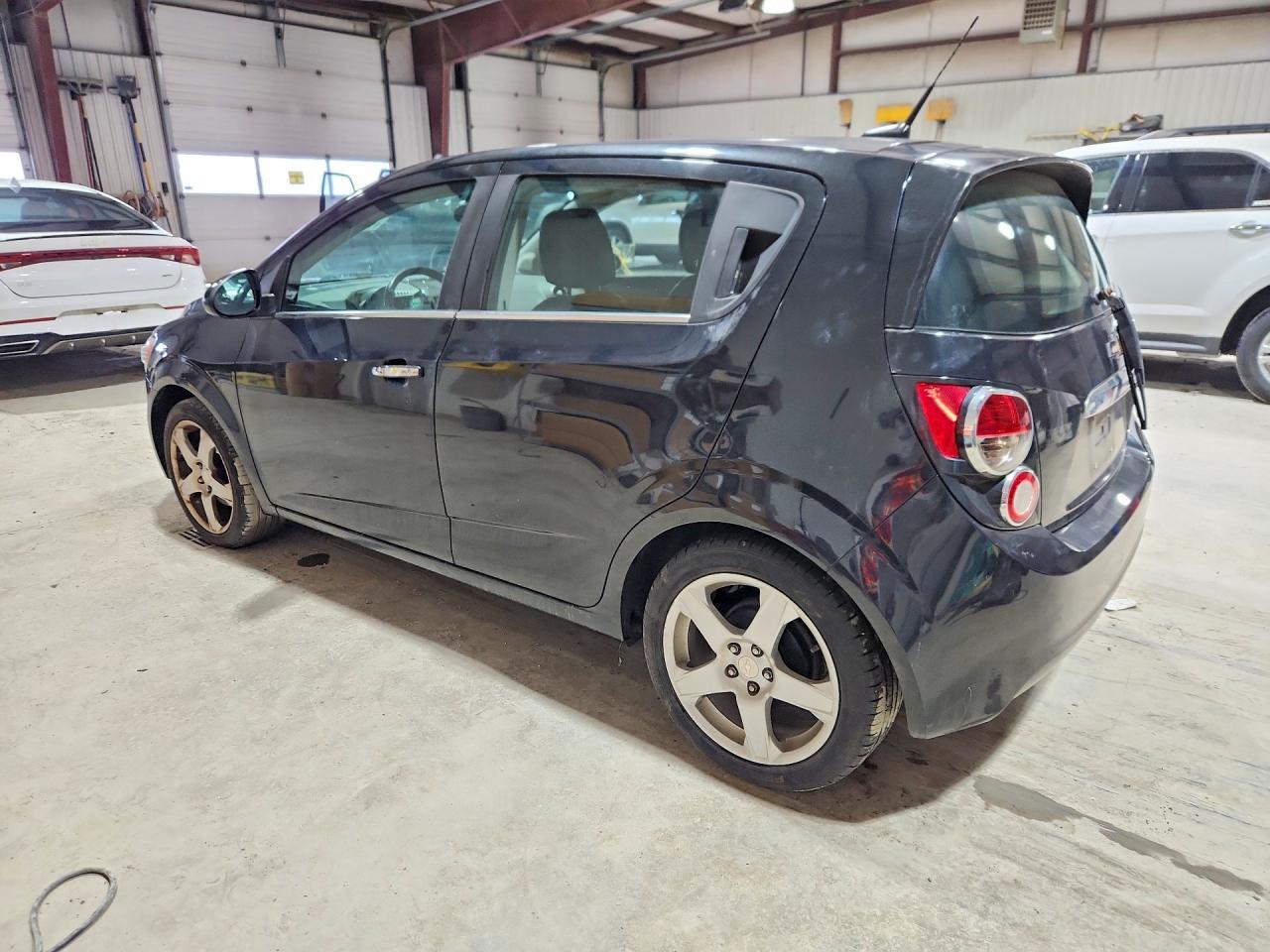2014 Chevrolet Sonic - zdjęcie 2