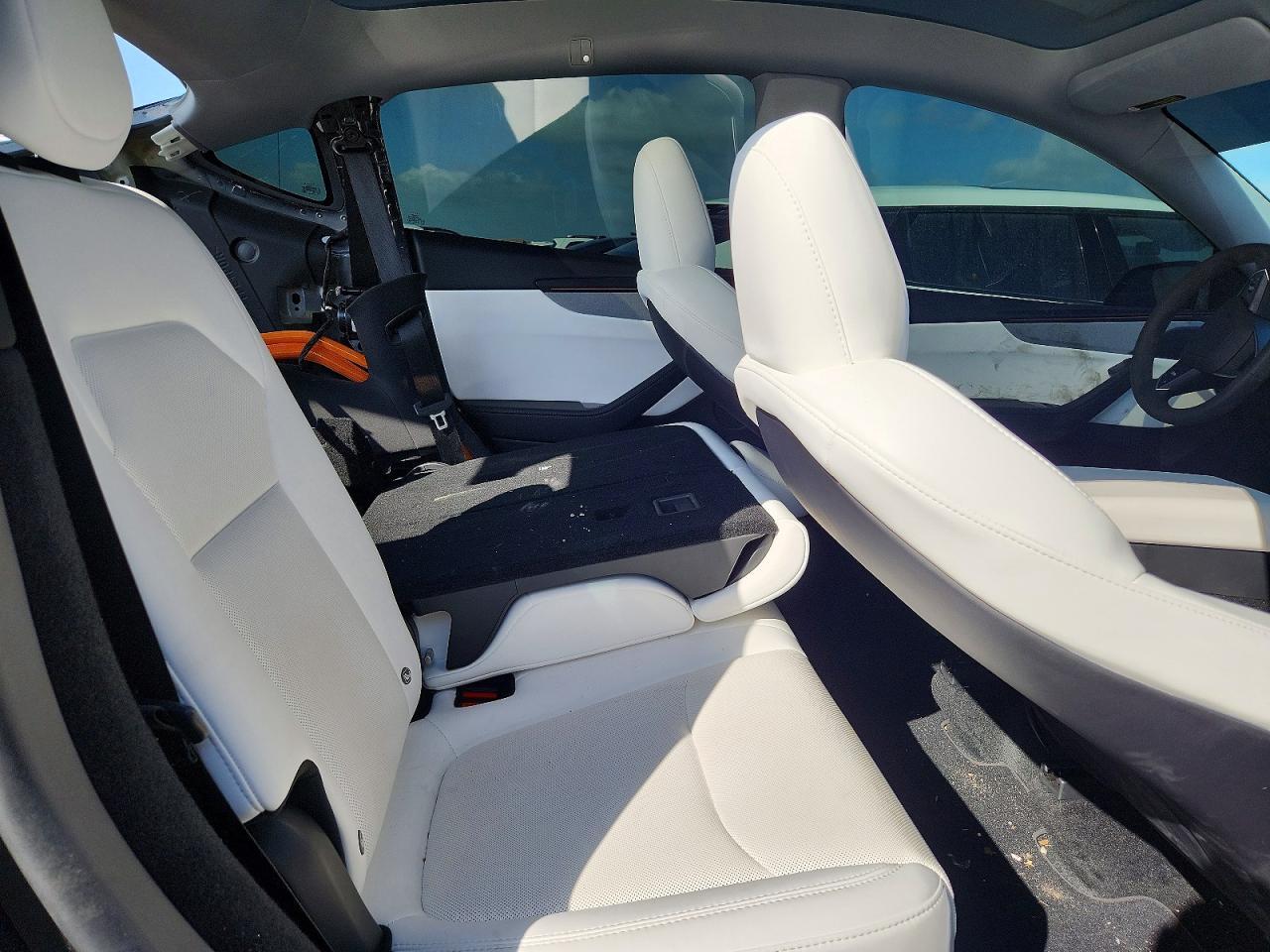 2026 Tesla Model Y - zdjęcie 11