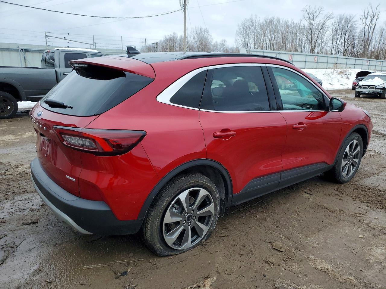 2023 Ford Escape Platinum - zdjęcie 3