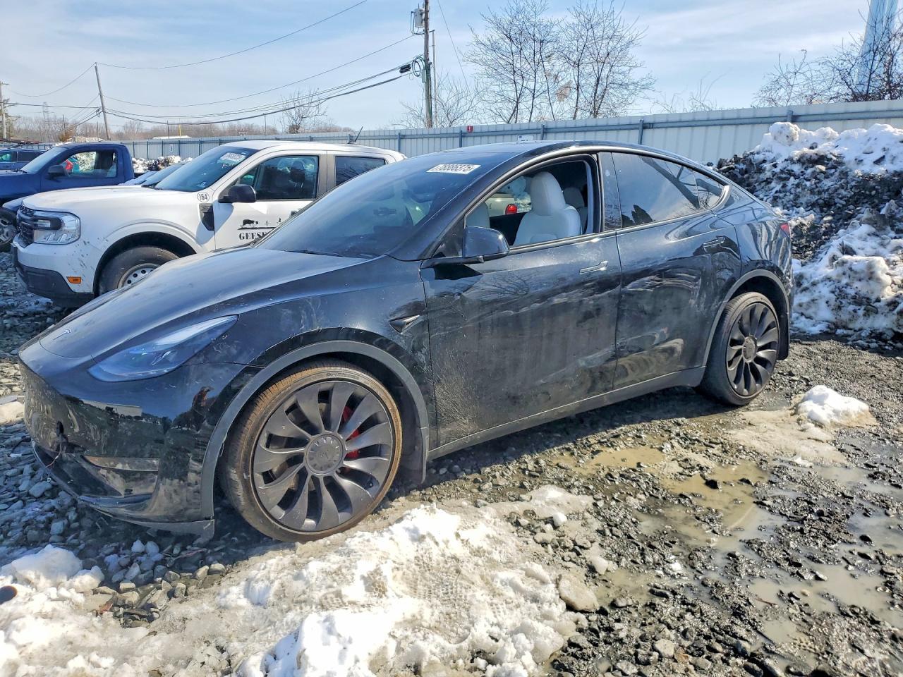 2025 Tesla Model Y - zdjęcie główne