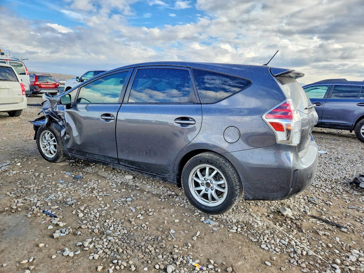 2016 Toyota Prius V - zdjęcie 2