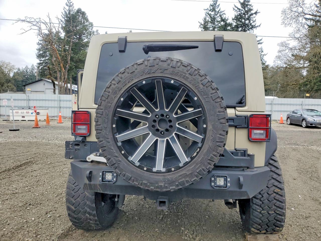 2017 Jeep Wrangler Unlimited Sahara - zdjęcie 6