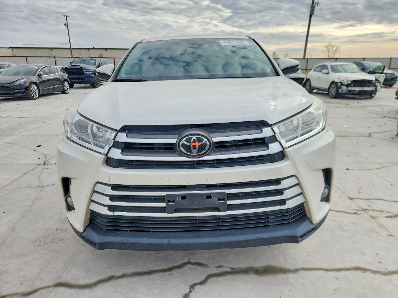 2017 Toyota Highlander Le - zdjęcie 5