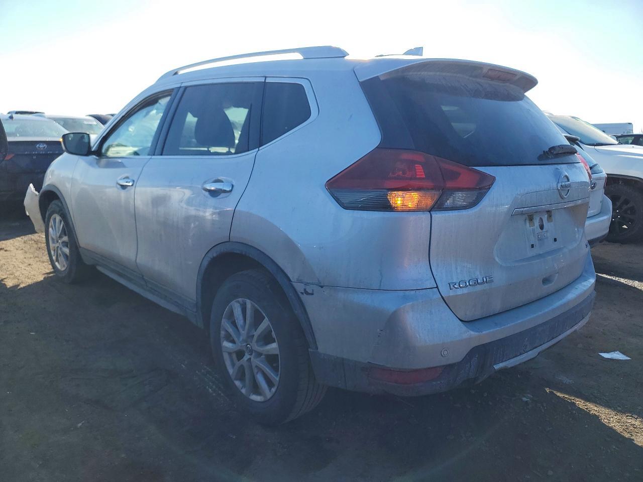 2020 Nissan Rogue Sv - zdjęcie 2