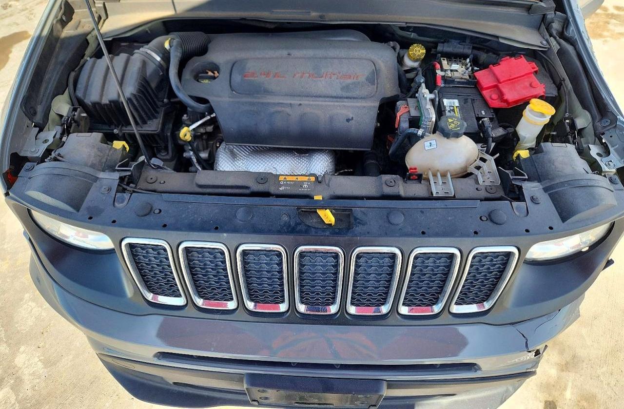 2020 Jeep Renegade Latitude - zdjęcie 12