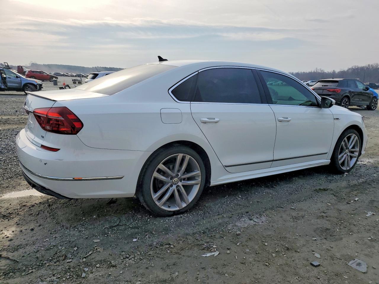 2019 Volkswagen Passat Se R-Line - zdjęcie 3