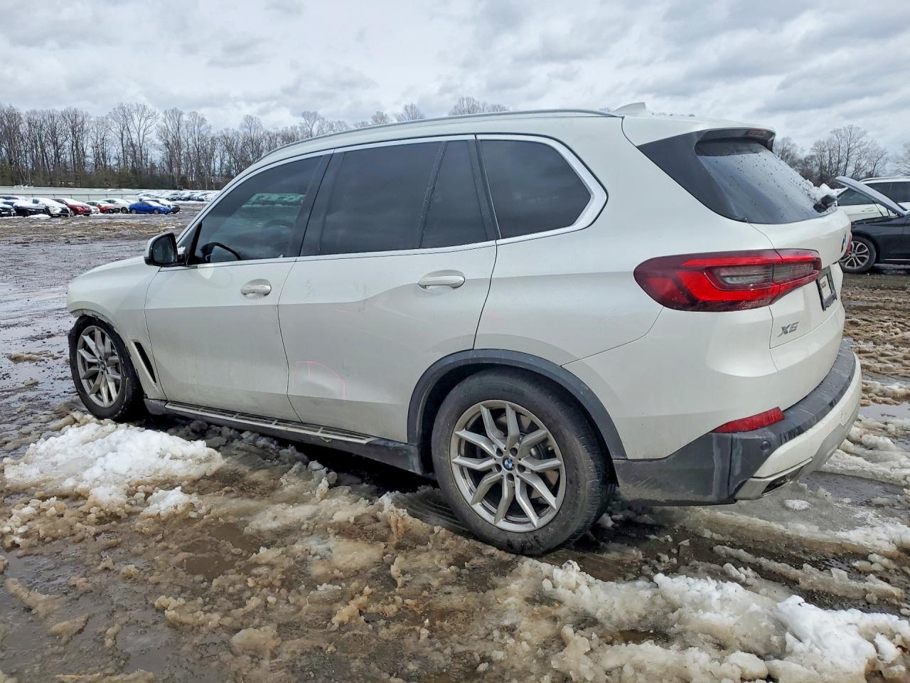 2021 BMW X5 xDrive40I - zdjęcie 2