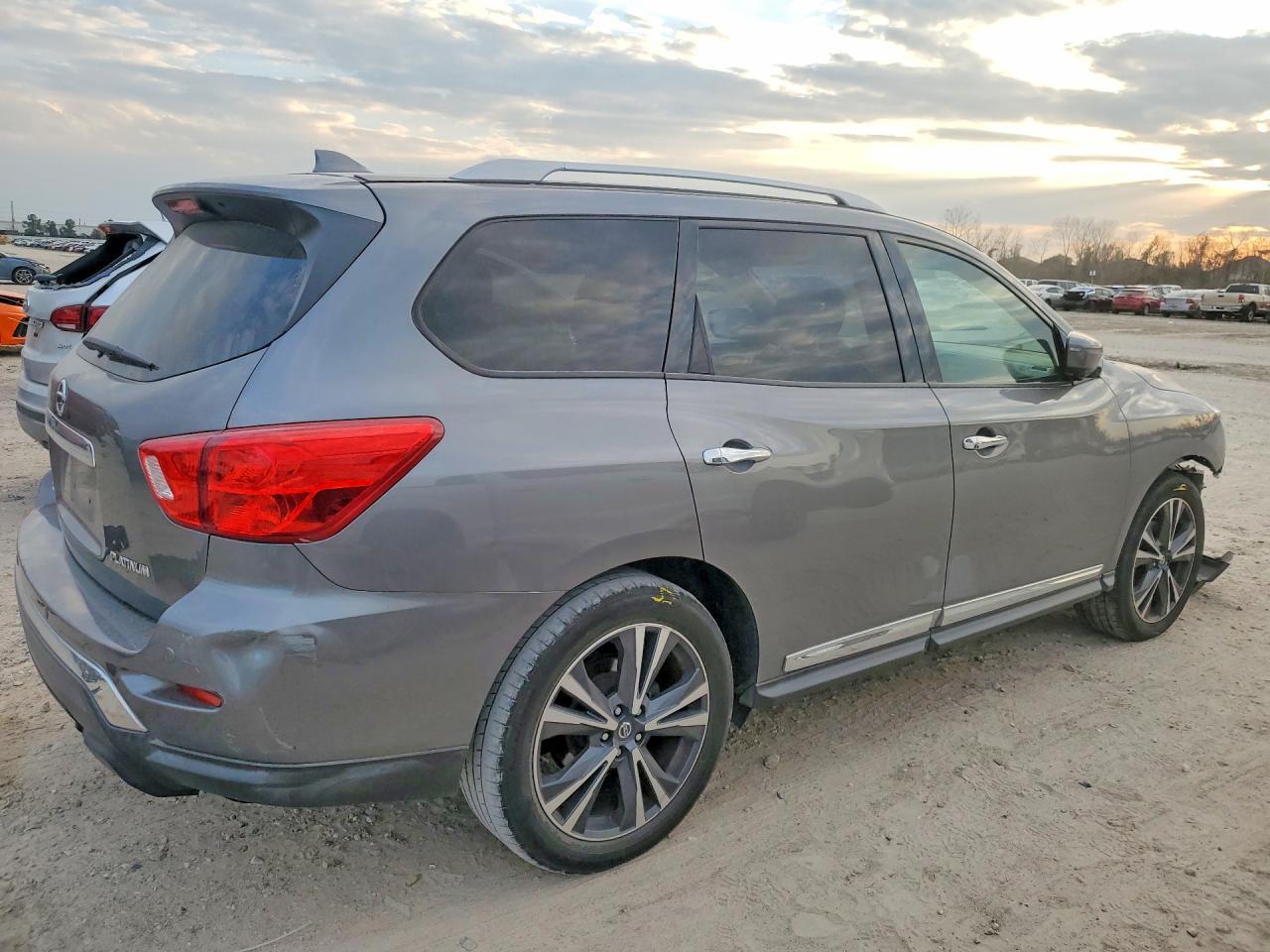 2020 Nissan Pathfinder Platinum - zdjęcie 3