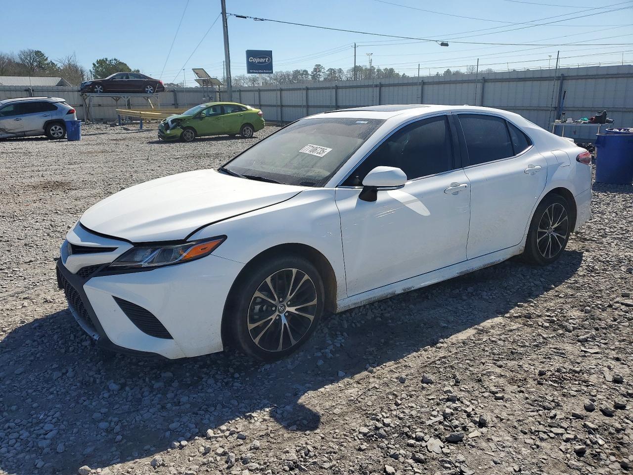 2019 Toyota Camry - zdjęcie główne