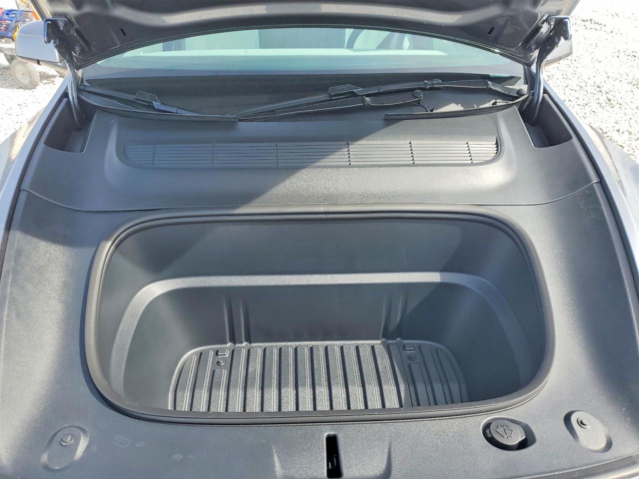 2026 Tesla Model Y - zdjęcie 11