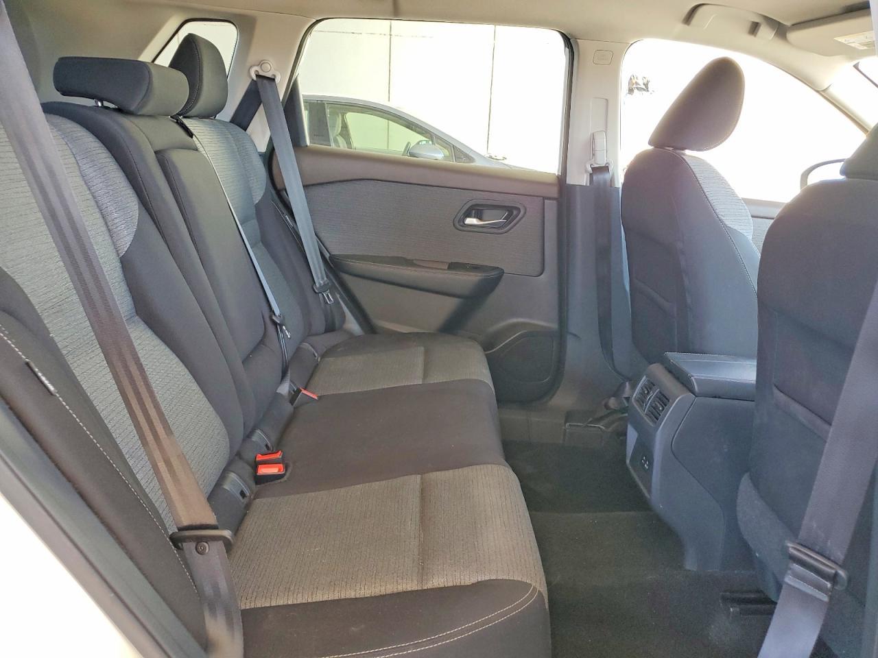 2022 Nissan Rogue Sv - zdjęcie 11