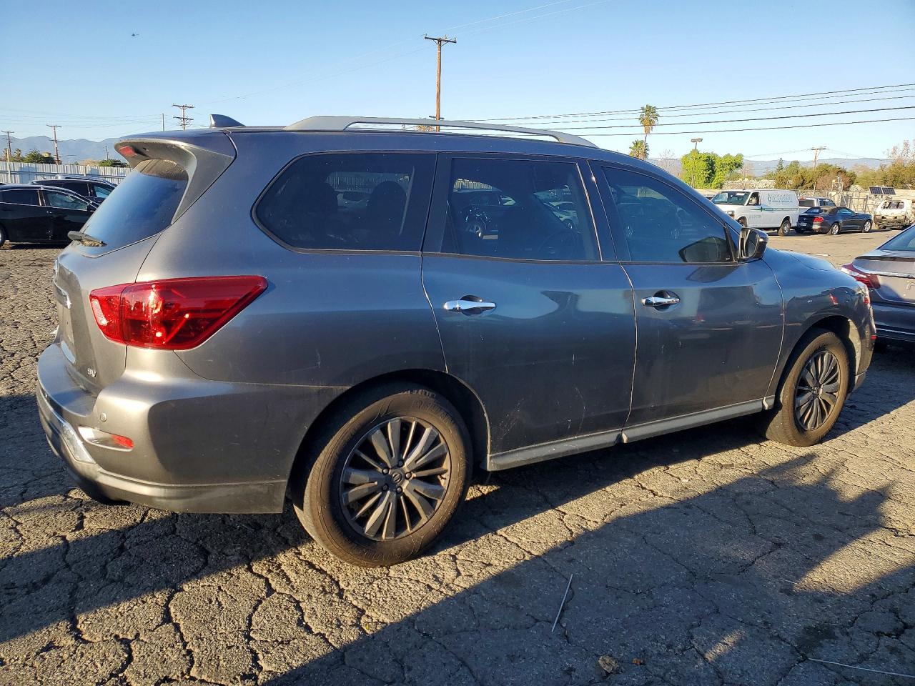 2020 Nissan Pathfinder Sv - zdjęcie 3