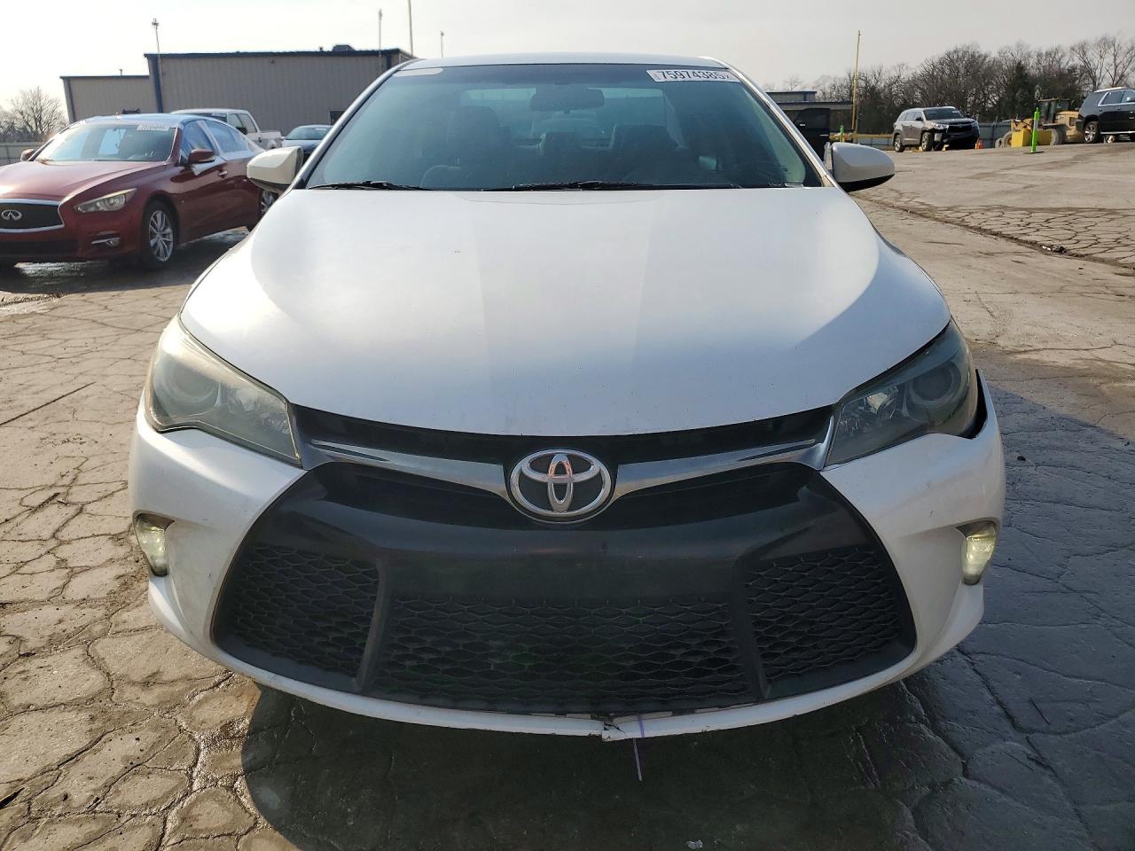 2016 Toyota Camry Le - zdjęcie 5