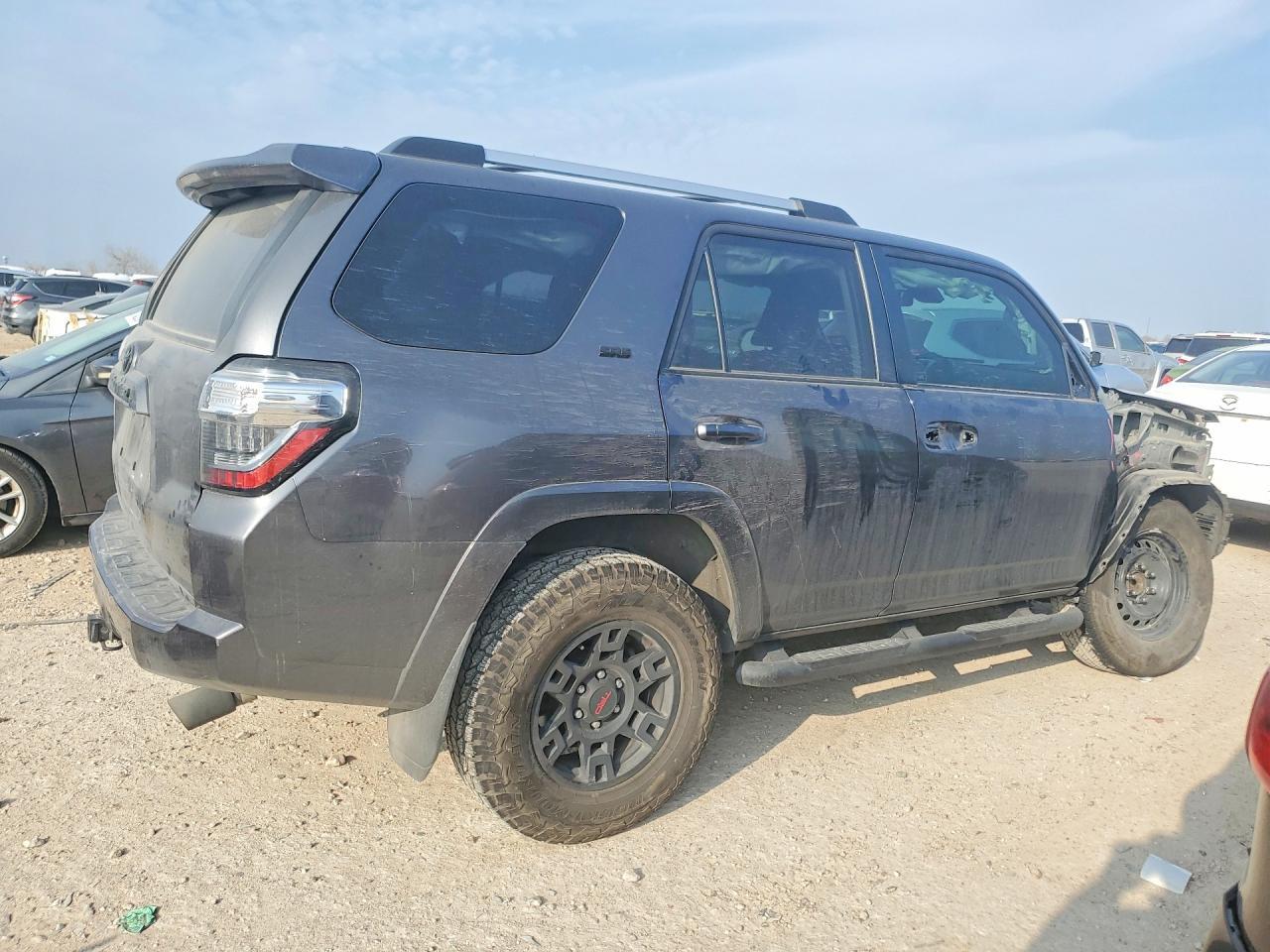 2023 Toyota 4Runner Sr5 - zdjęcie 3