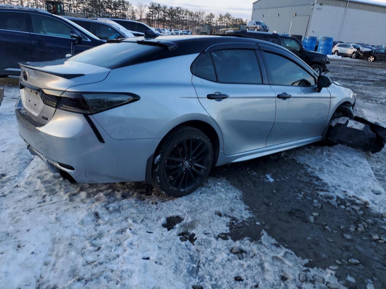 2019 Toyota Camry Xse - zdjęcie 3