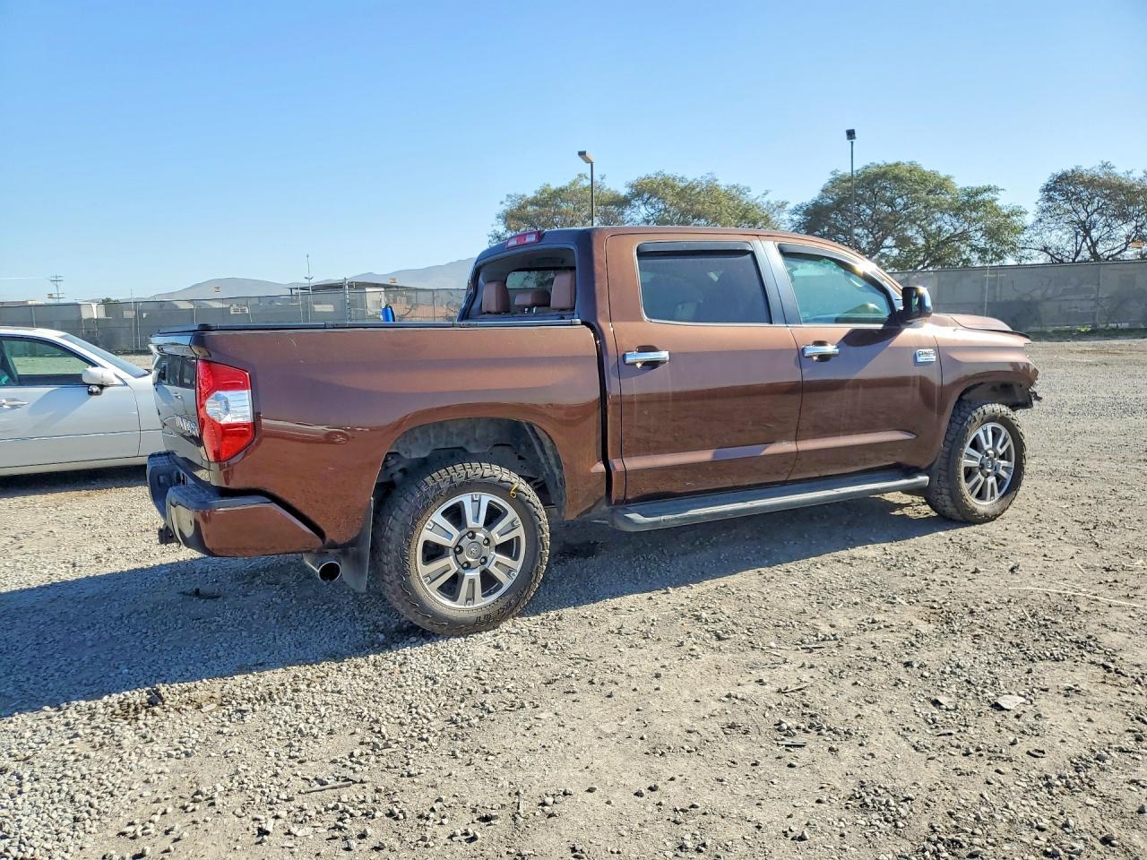 2016 Toyota Tundra Crewmax 1794 - zdjęcie 3