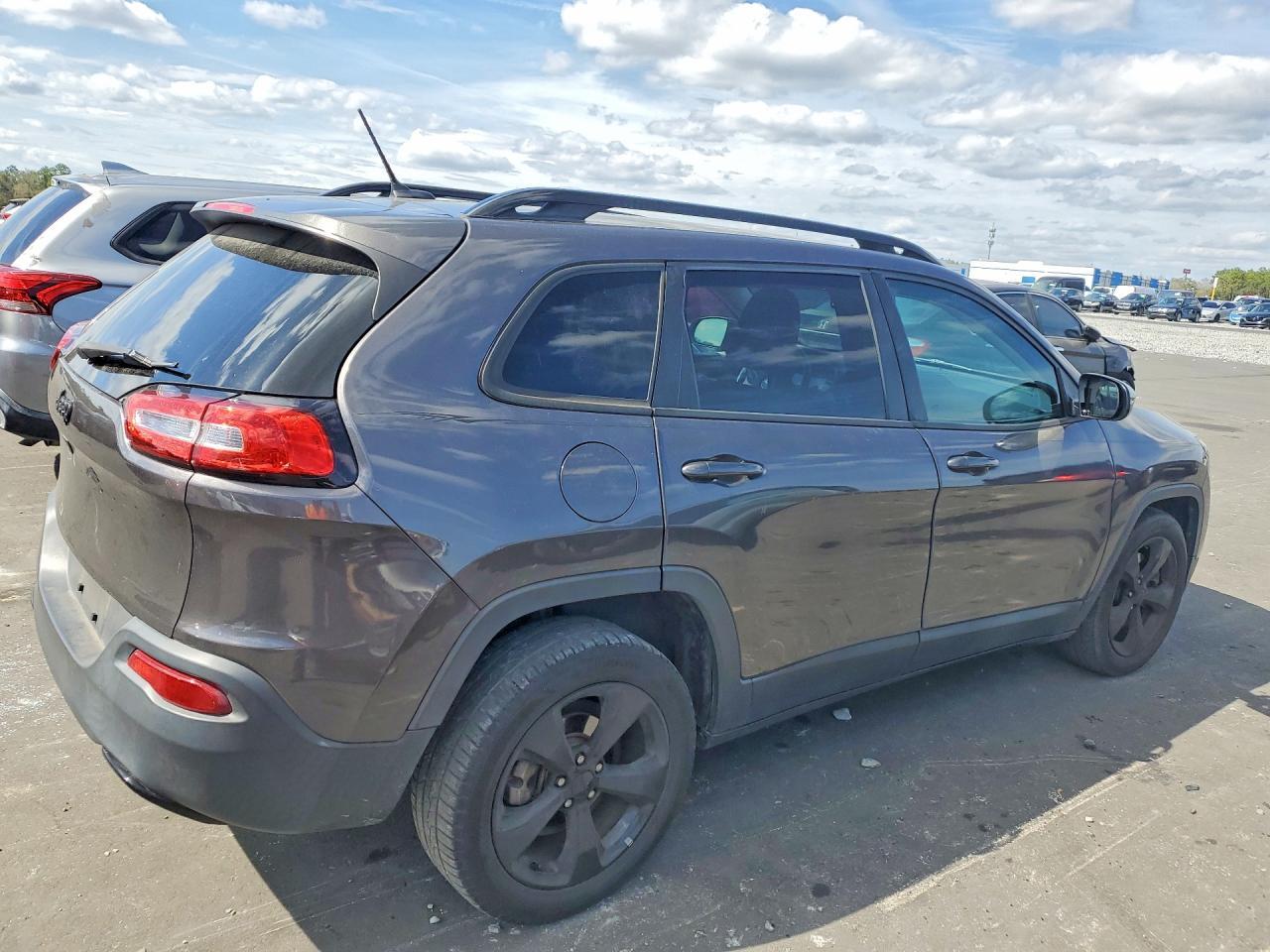 2018 Jeep Cherokee Latitude - zdjęcie 3