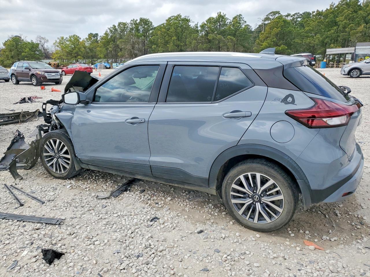 2021 Nissan Kicks Sv - zdjęcie 2