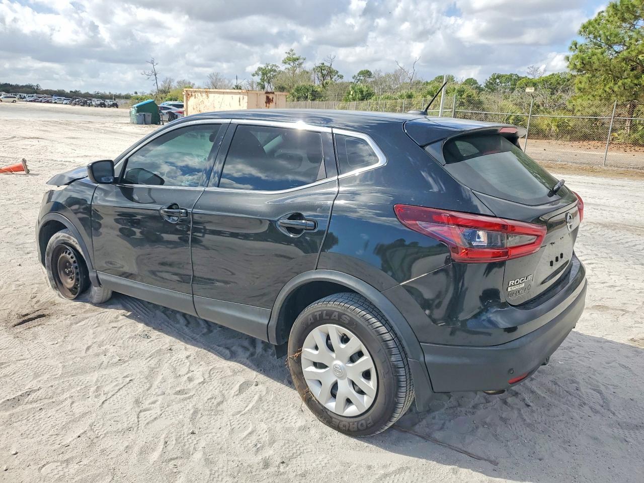 2020 Nissan Rogue Sport S - zdjęcie 2