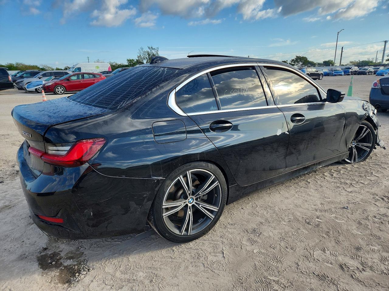 2022 BMW 330I - zdjęcie 3