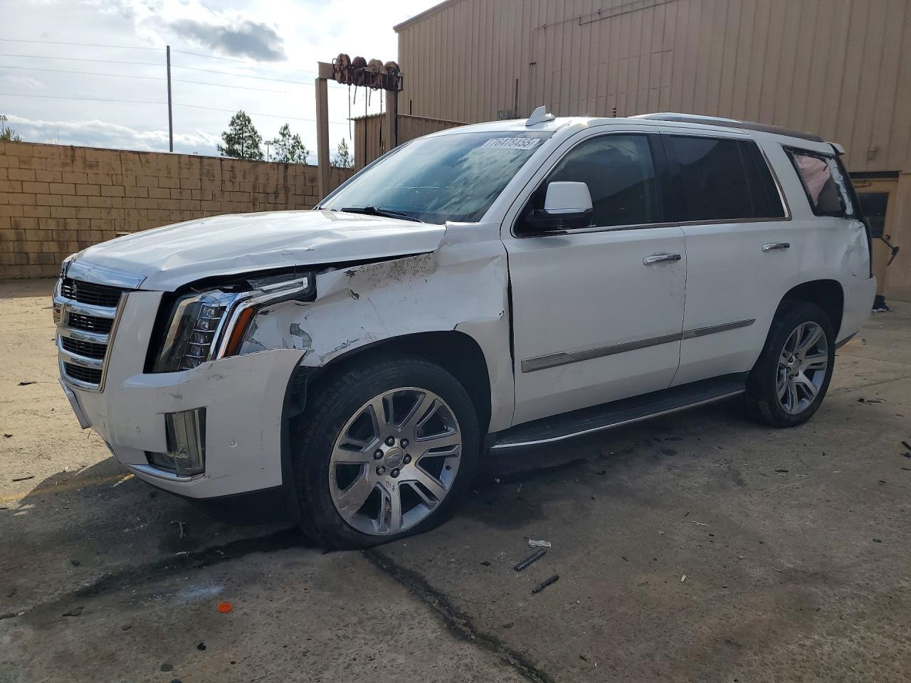 2017 Cadillac Escalade Luxury - zdjęcie główne
