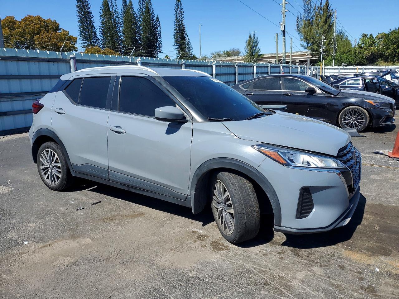 2021 Nissan Kicks Sv - zdjęcie 4