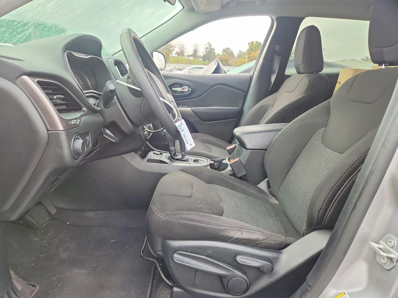 2020 Jeep Cherokee Latitude - zdjęcie 7