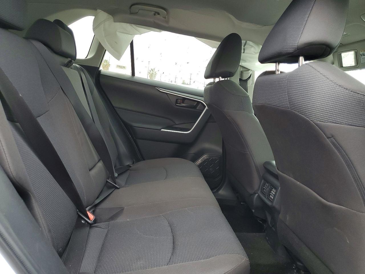 2025 Toyota Rav4 Le - zdjęcie 11