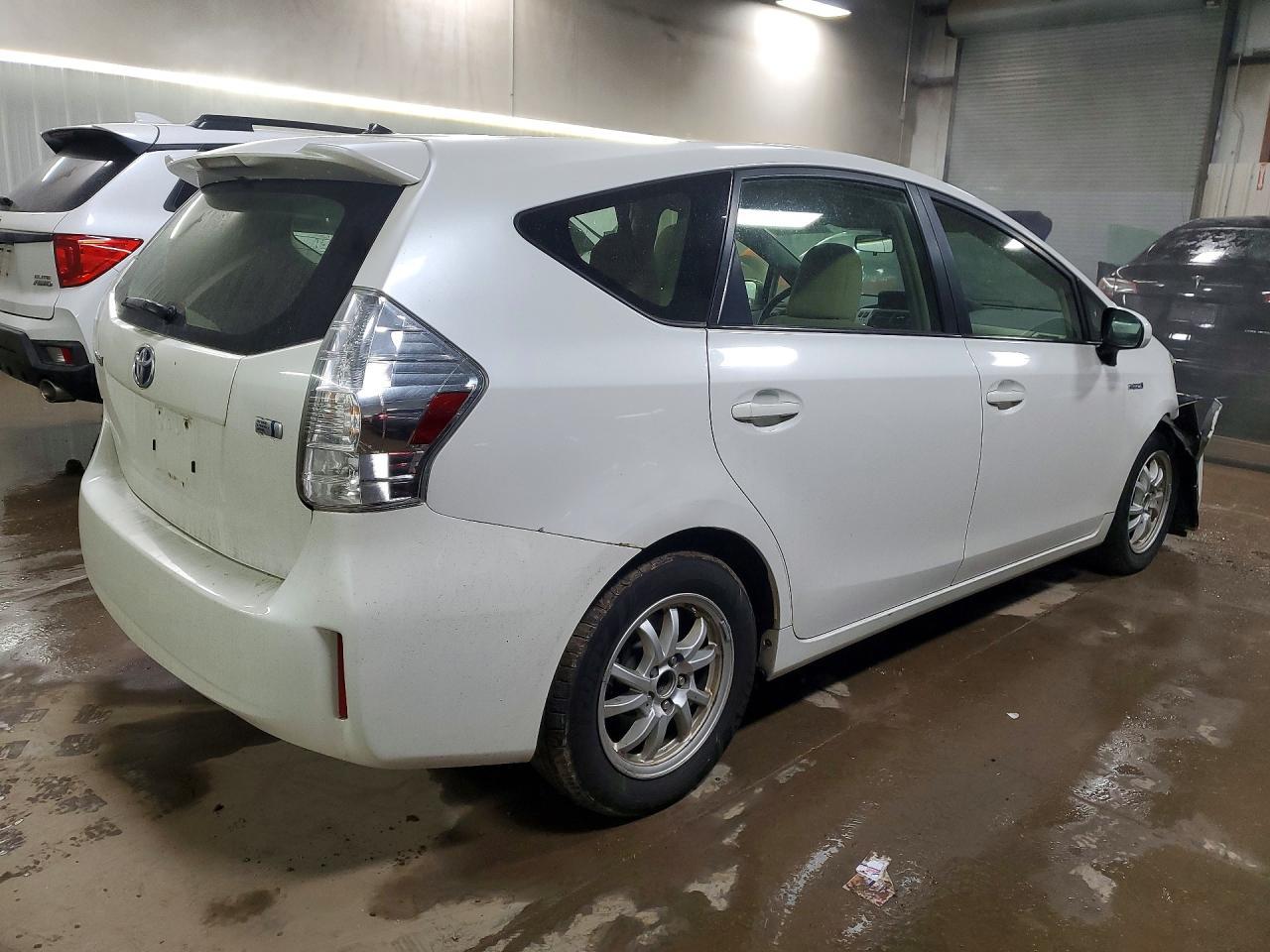 2013 Toyota Prius V Two - zdjęcie 3