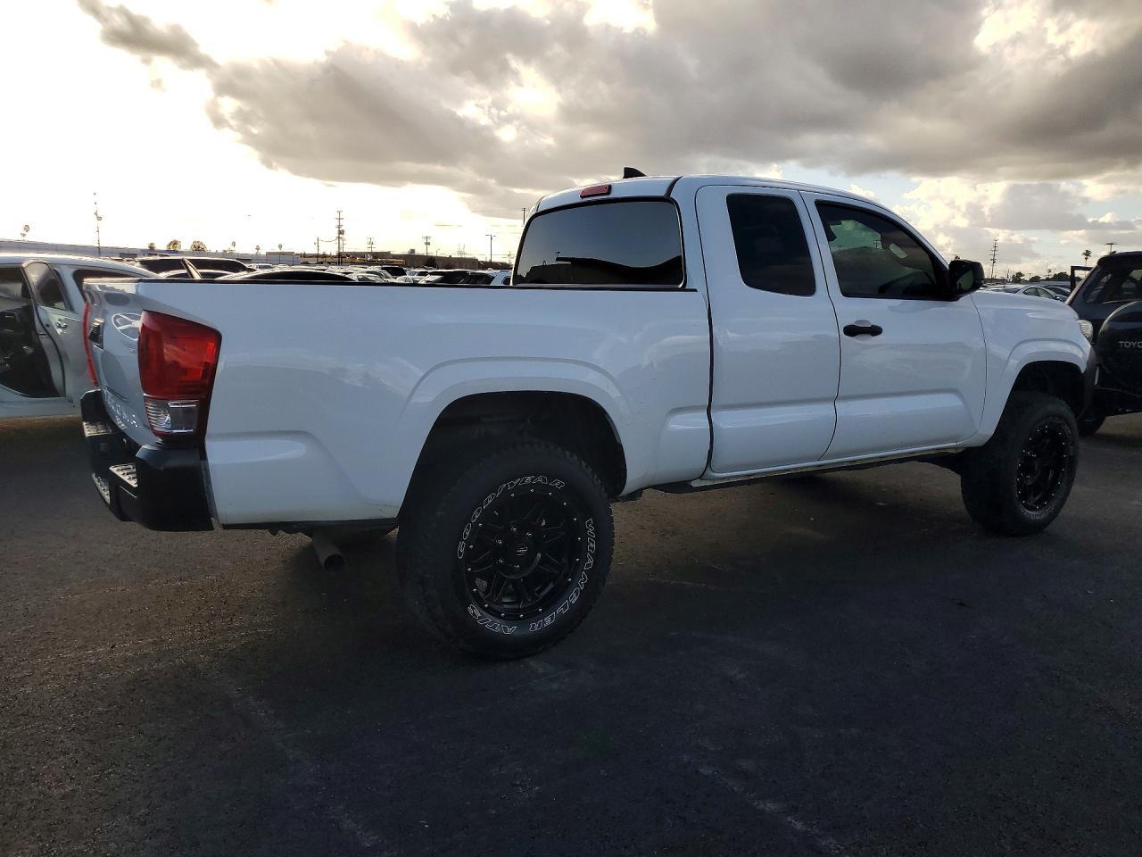 2019 Toyota Tacoma Access Cab - zdjęcie 3