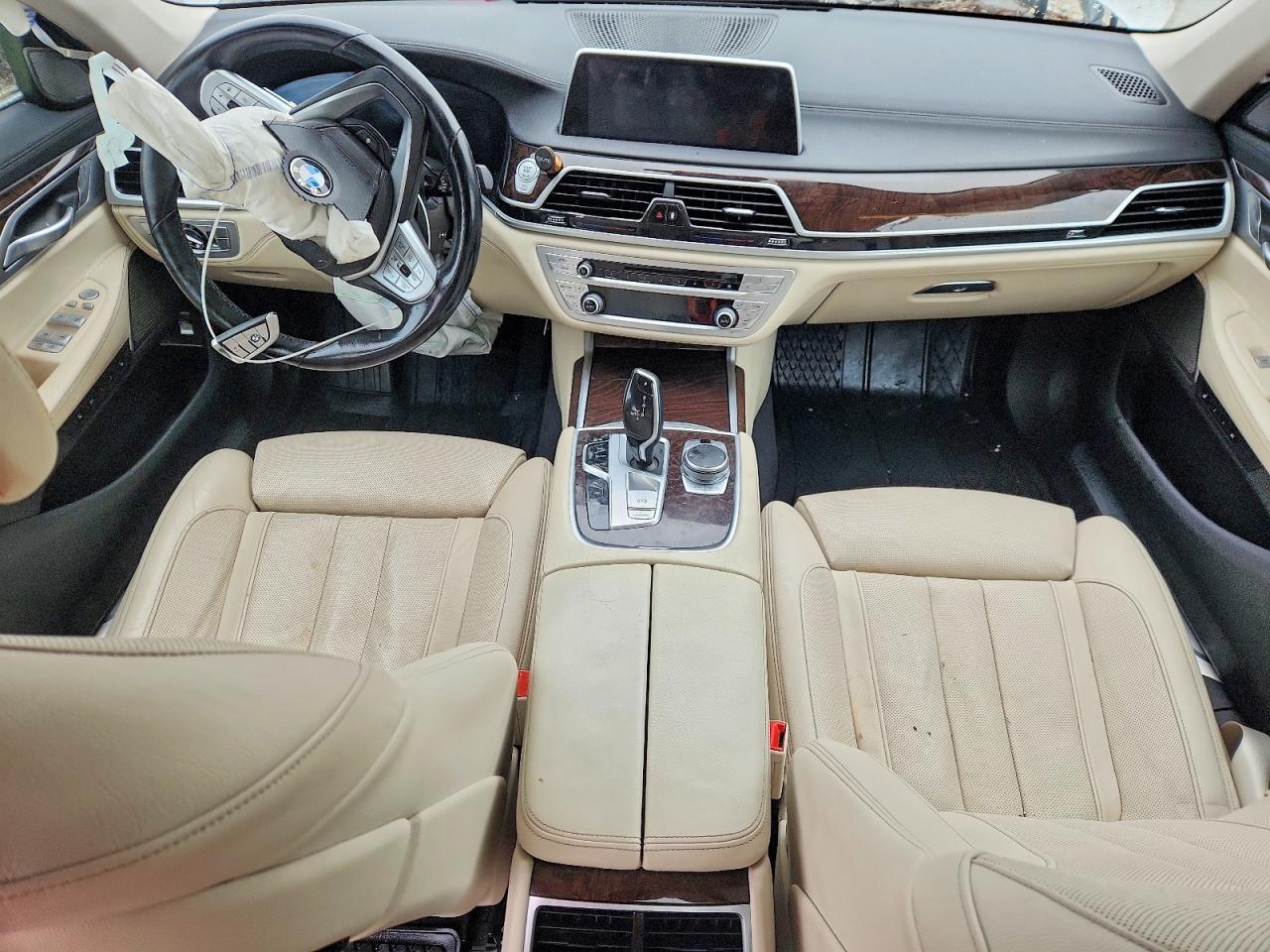 2020 BMW 740 I - zdjęcie 8
