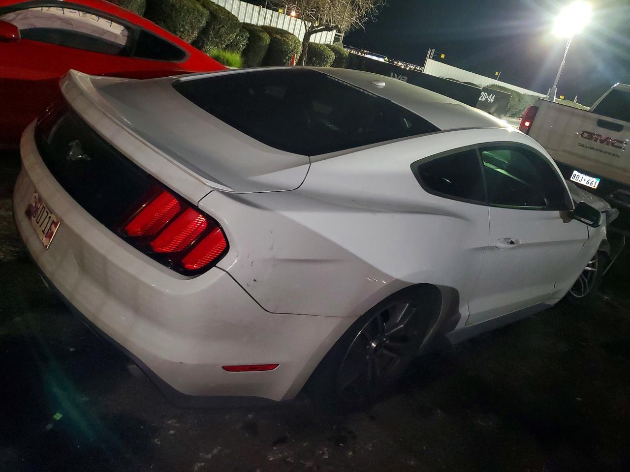 2016 Ford Mustang - zdjęcie 3