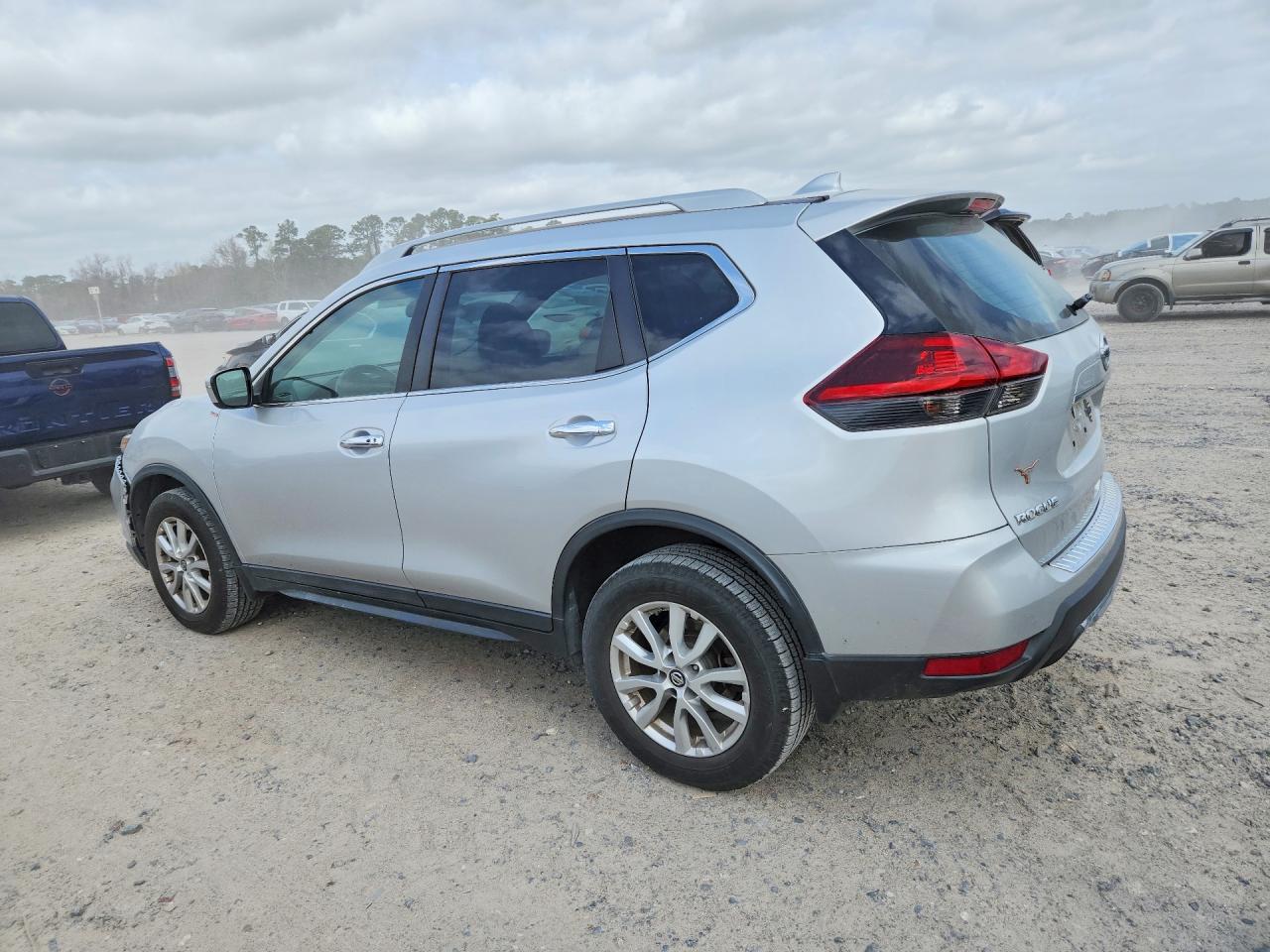 2018 Nissan Rogue Sv - zdjęcie 2