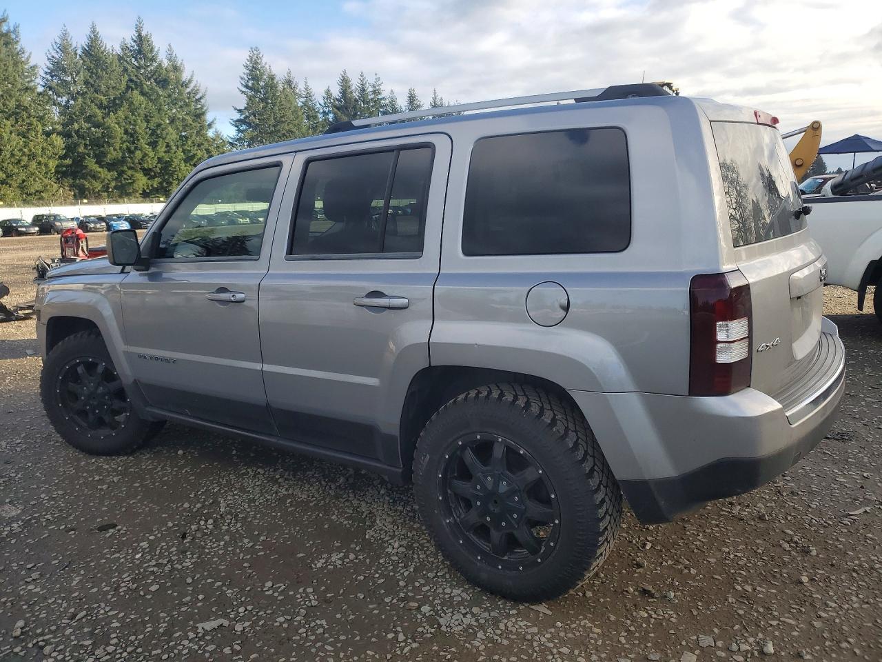 2016 Jeep Patriot Latitude - zdjęcie 2