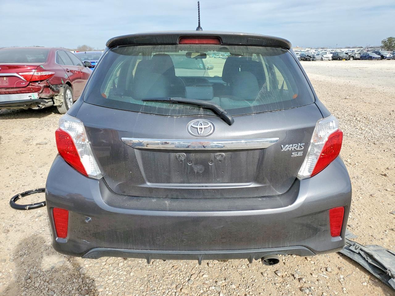 2014 Toyota Yaris 5-Door Se - zdjęcie 6