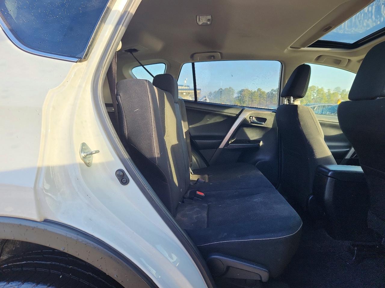 2017 Toyota Rav4 Xle - zdjęcie 10