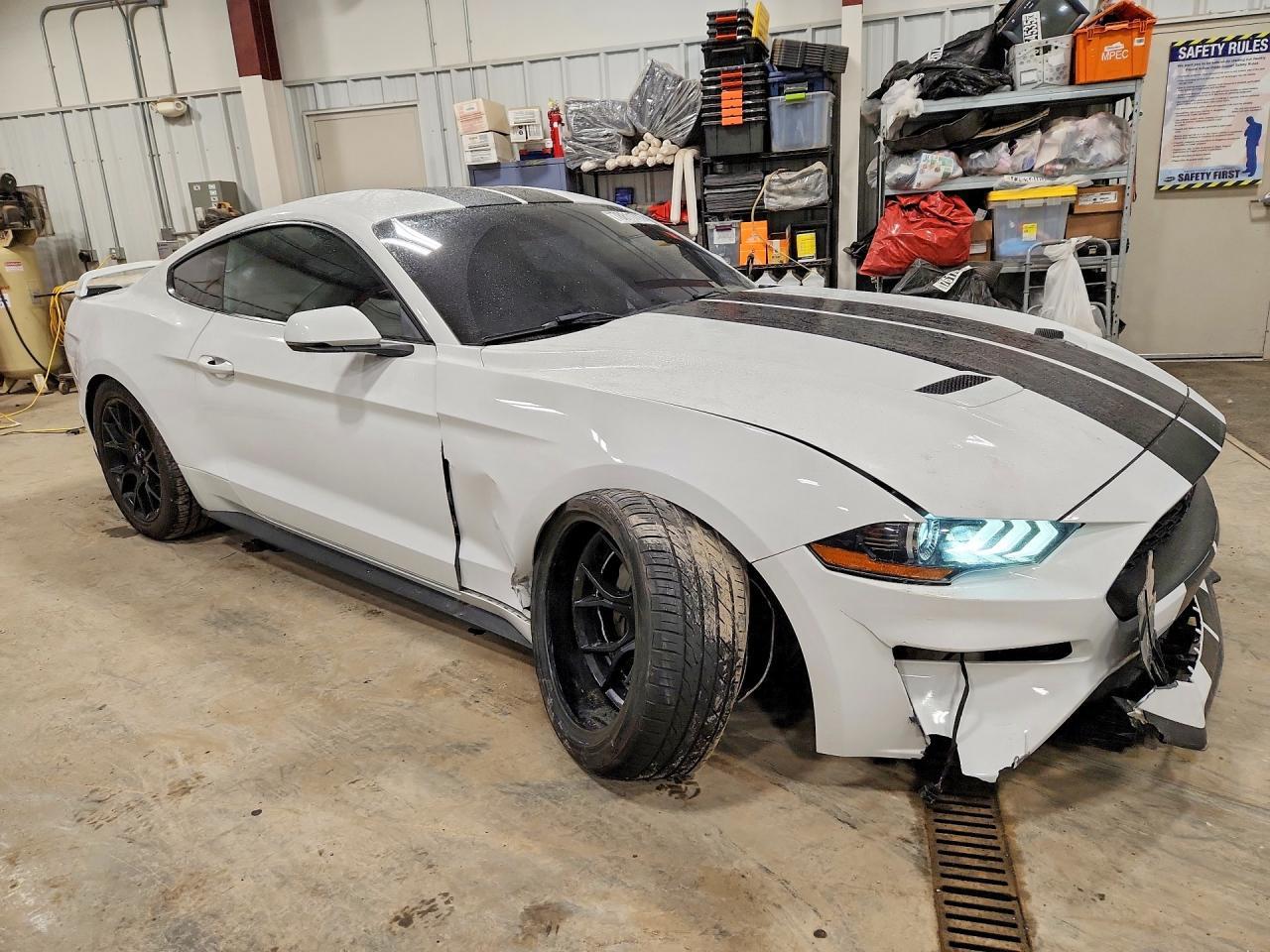 2018 Ford Mustang - zdjęcie 4