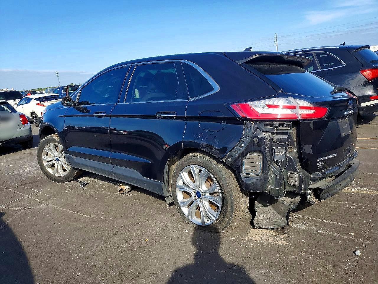 2022 Ford Edge Titanium - zdjęcie 2