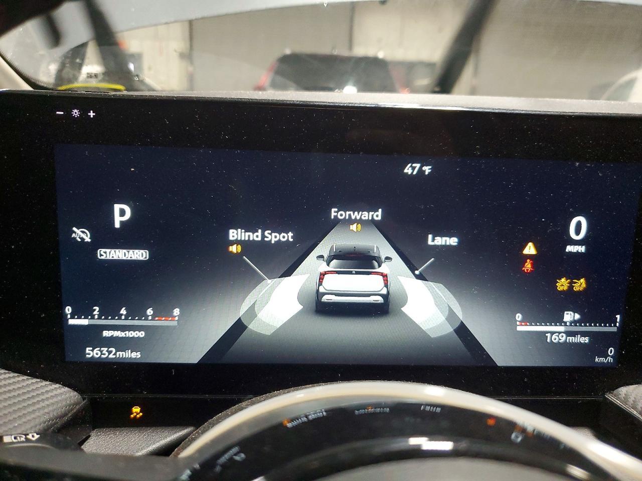 2025 Nissan Kicks Sr - zdjęcie 9