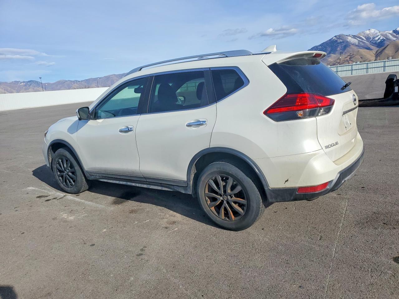 2017 Nissan Rogue Sv - zdjęcie 2