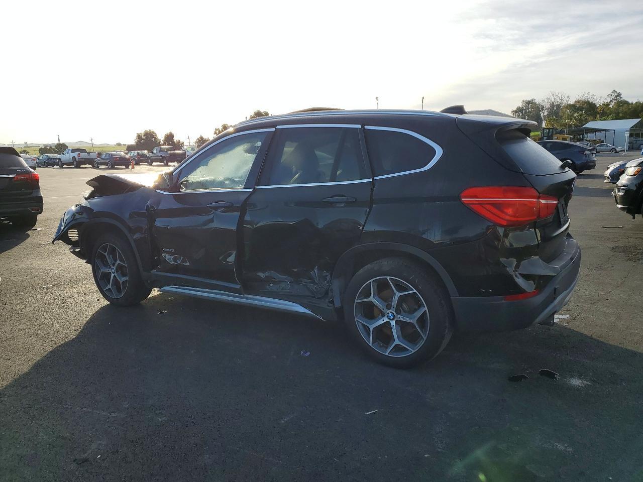 2017 BMW X1 xDrive28I - zdjęcie 2