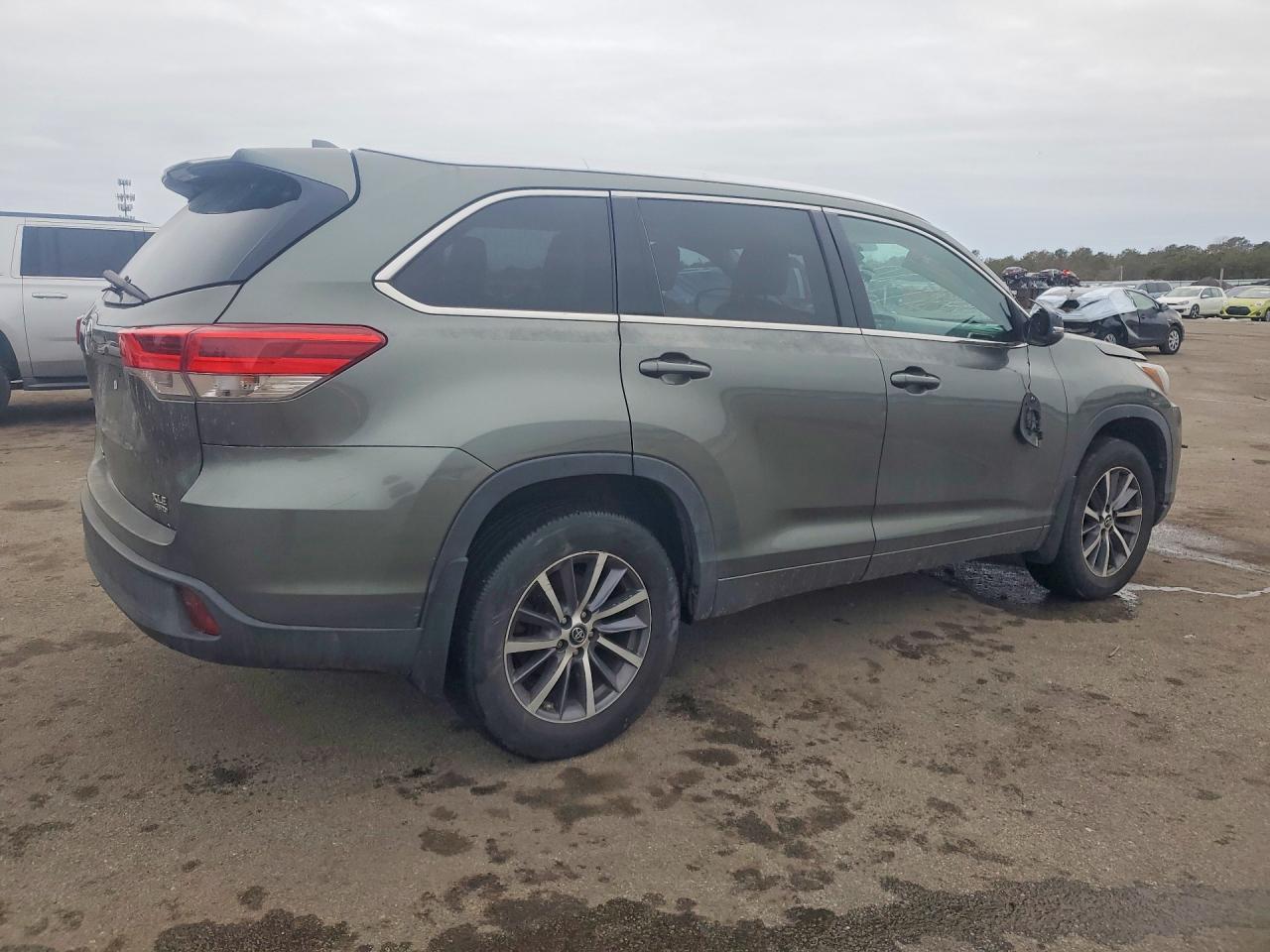 2017 Toyota Highlander Se - zdjęcie 3