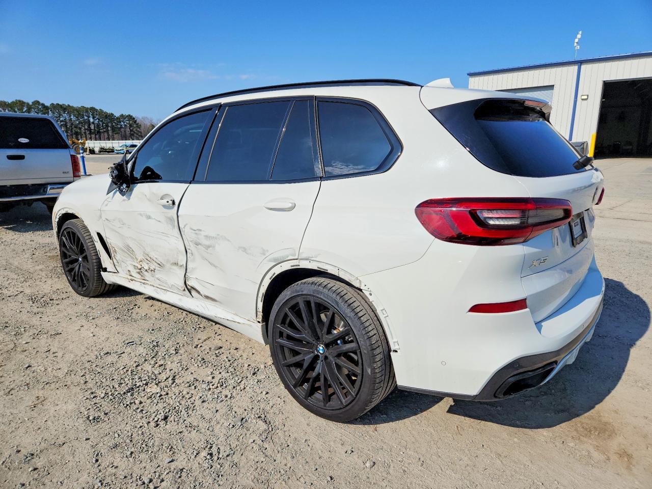 2022 BMW X5 xDrive40I - zdjęcie 2