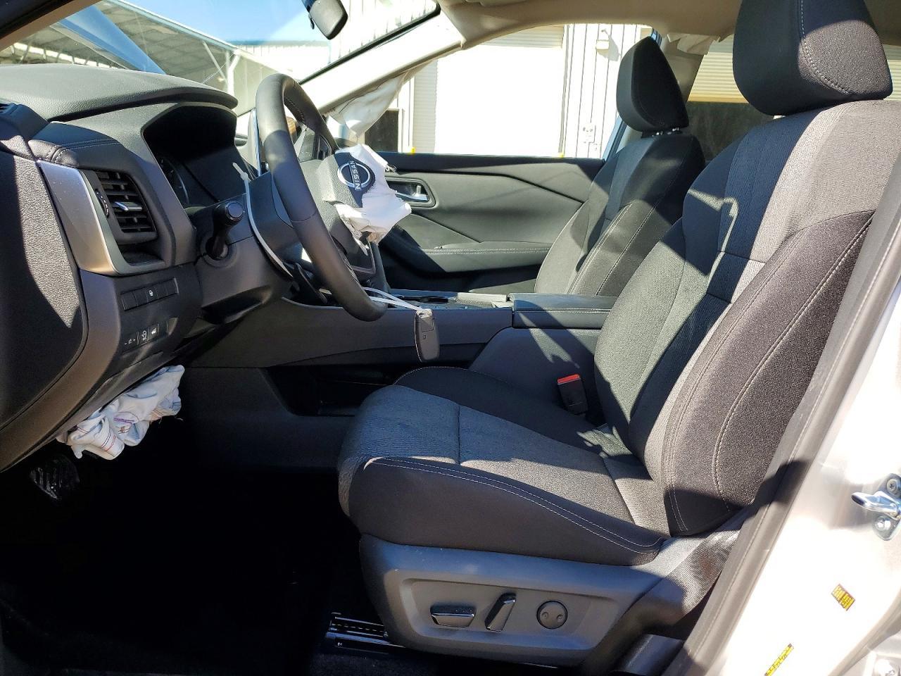 2025 Nissan Rogue Sv - zdjęcie 7