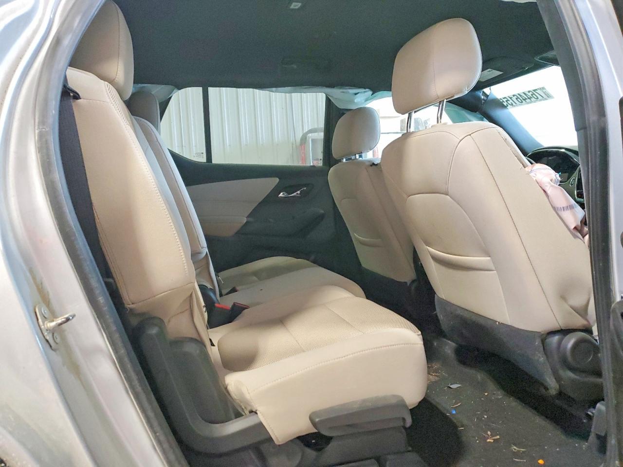 2022 Chevrolet Traverse Ls - zdjęcie 11