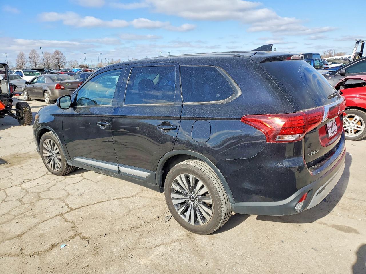 2019 Mitsubishi Outlander Se - zdjęcie 2