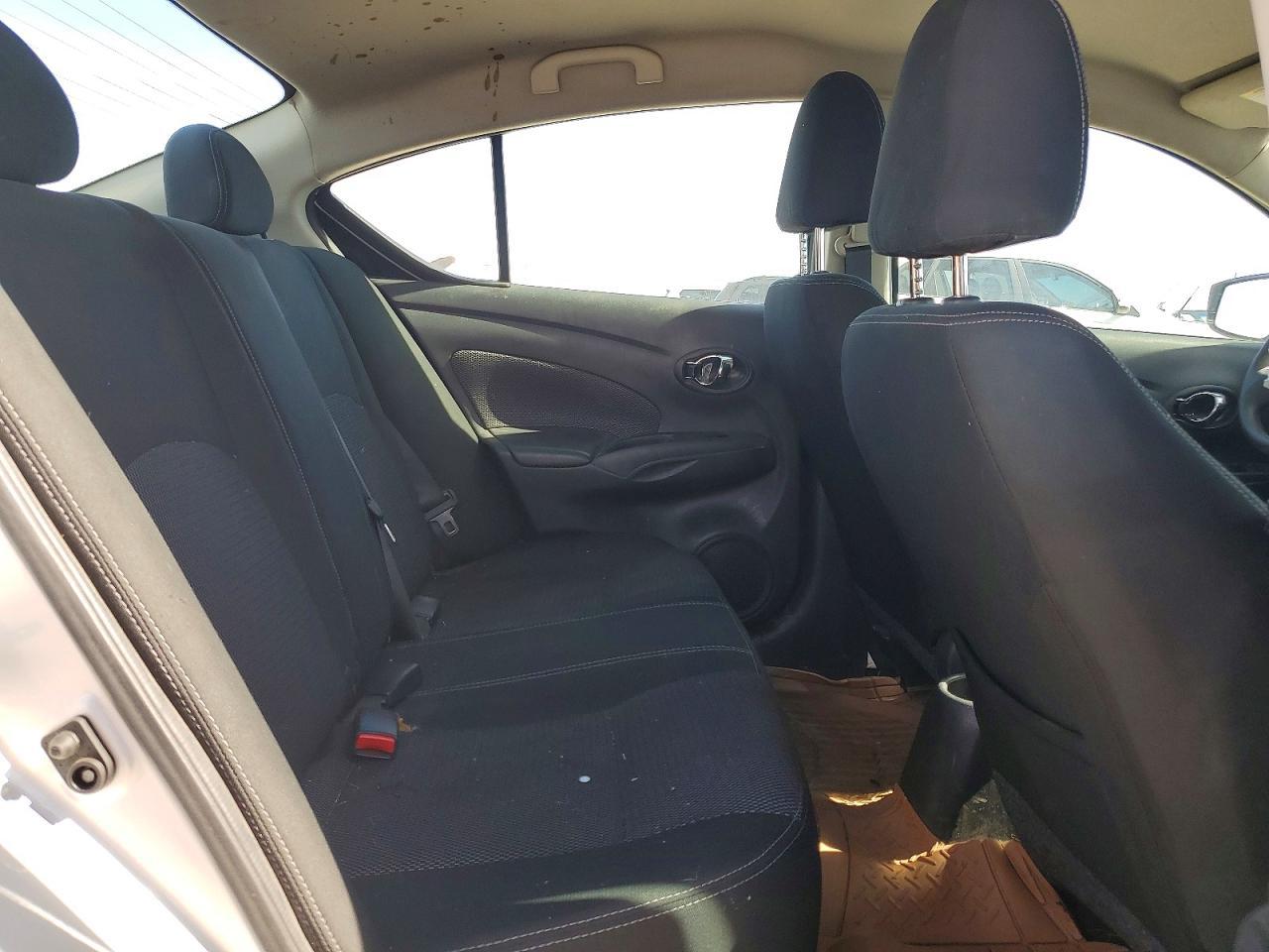 2019 Nissan Versa S - zdjęcie 10
