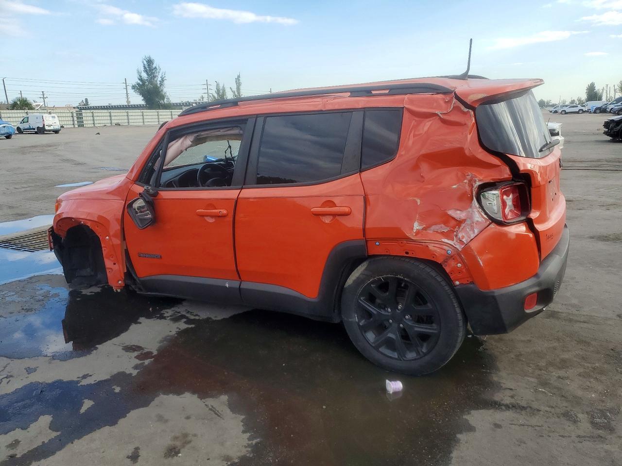 2017 Jeep Renegade Latitude - zdjęcie 2