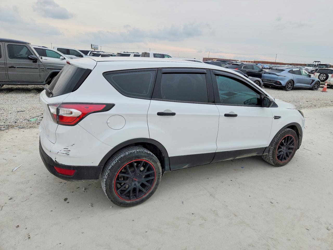 2017 Ford Escape S - zdjęcie 3