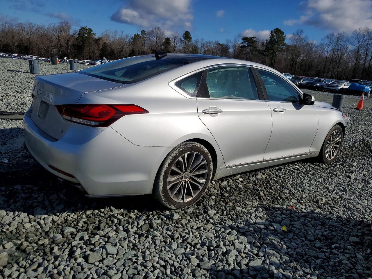 2015 Hyundai Genesis 3.8L - zdjęcie 3
